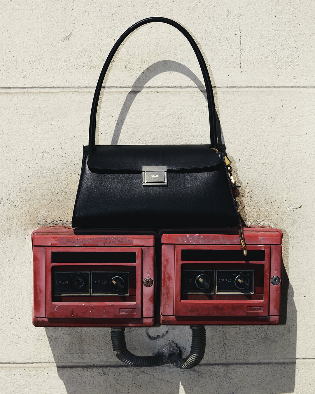 Black Cow Leather Carrousel Medium Bag - 7