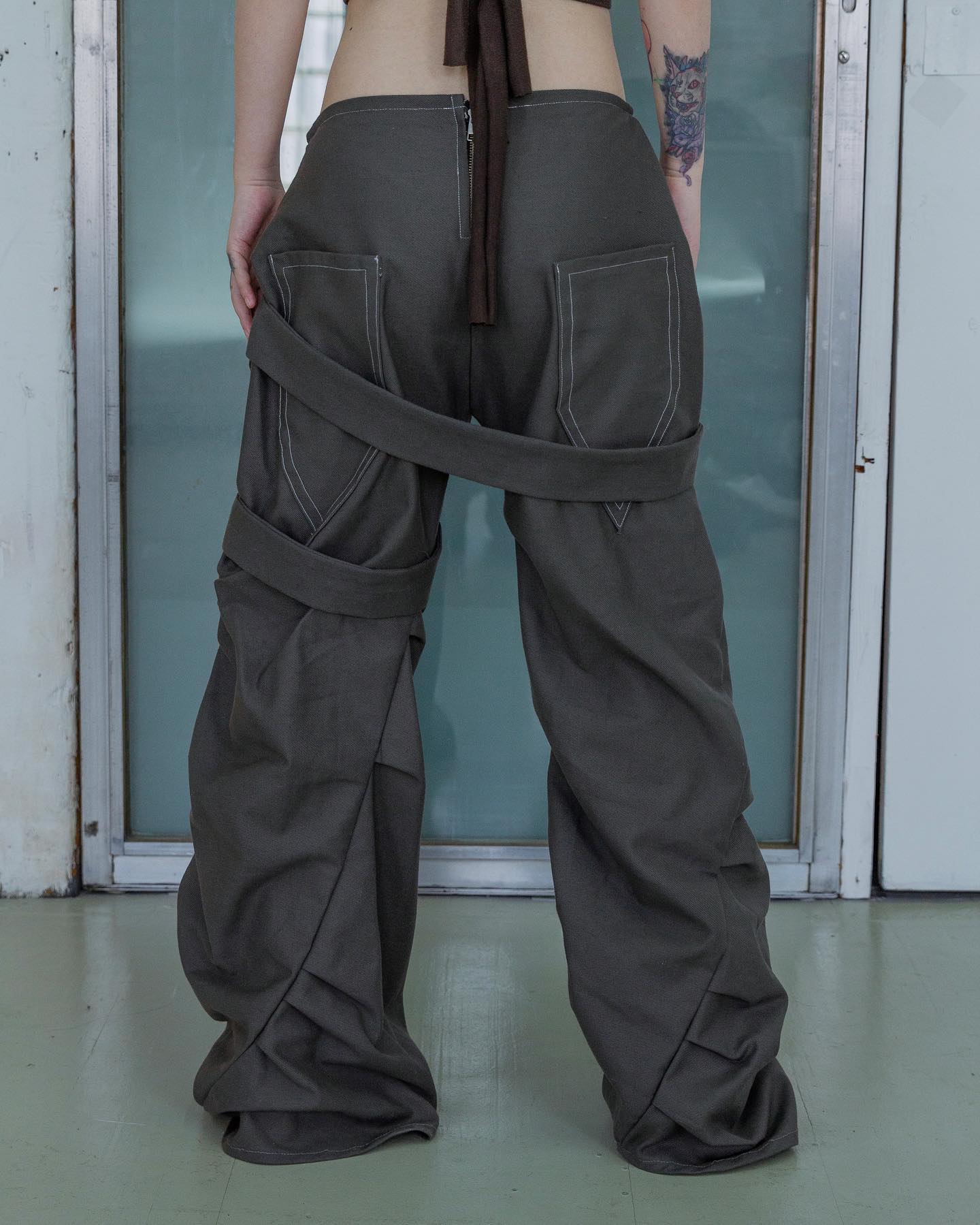 Low-rise Twill Oversized Baggy Trousers Taupe w/ Pink Rib Band - 10