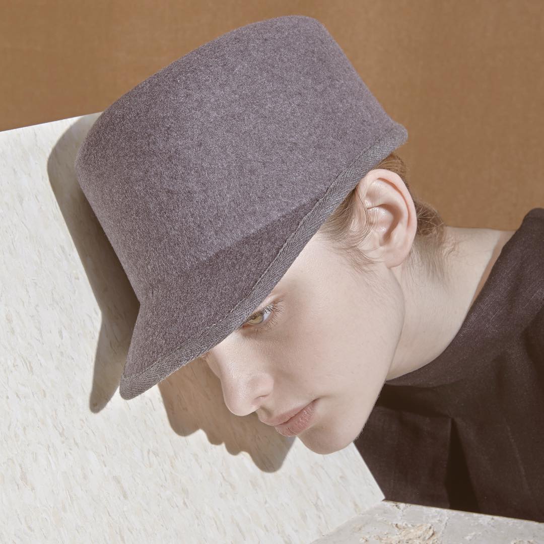 Crown Hat in Taupe Wool - 8