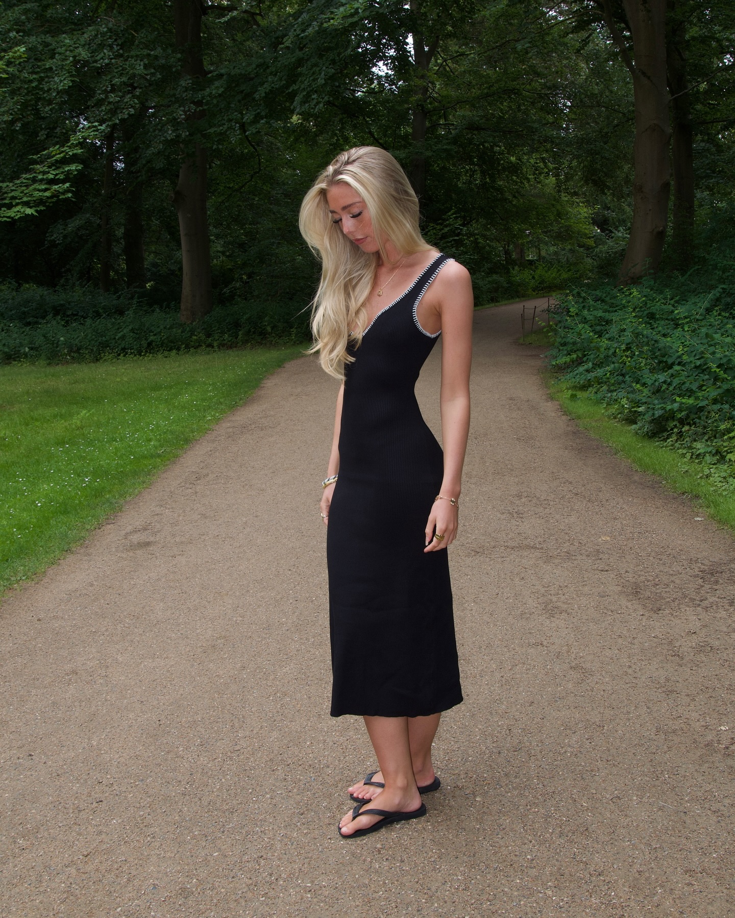 Caprina dress with cut out – Navy - 11