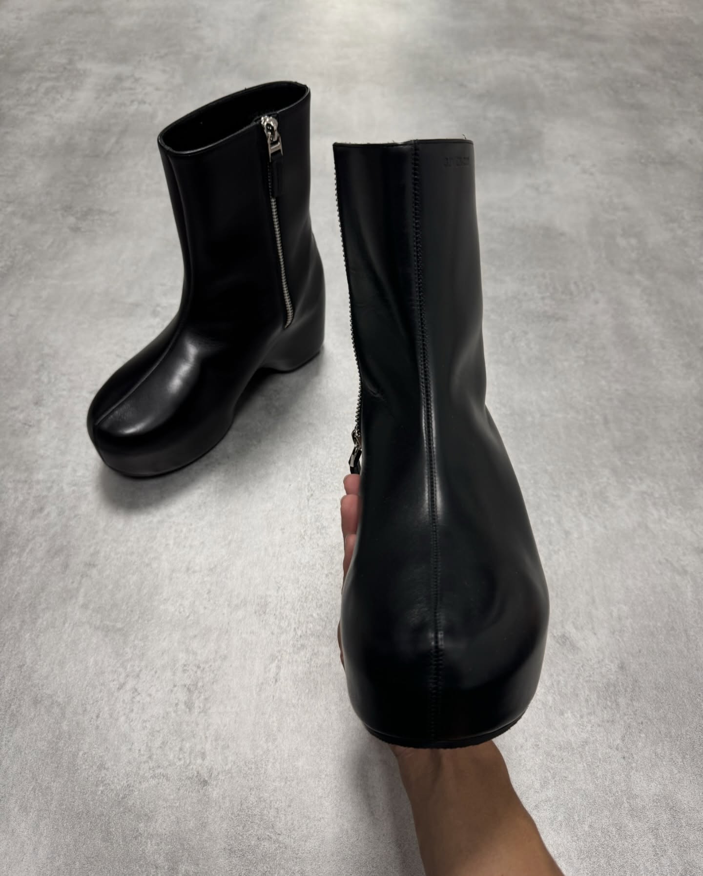 Saint Laurent Black Leather Zip Boots - 6
