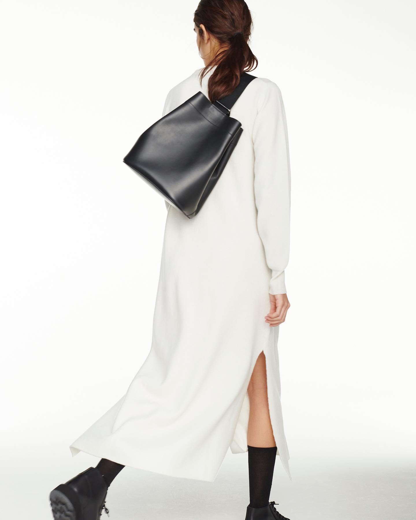 Airport Bag Medium in Black - 9