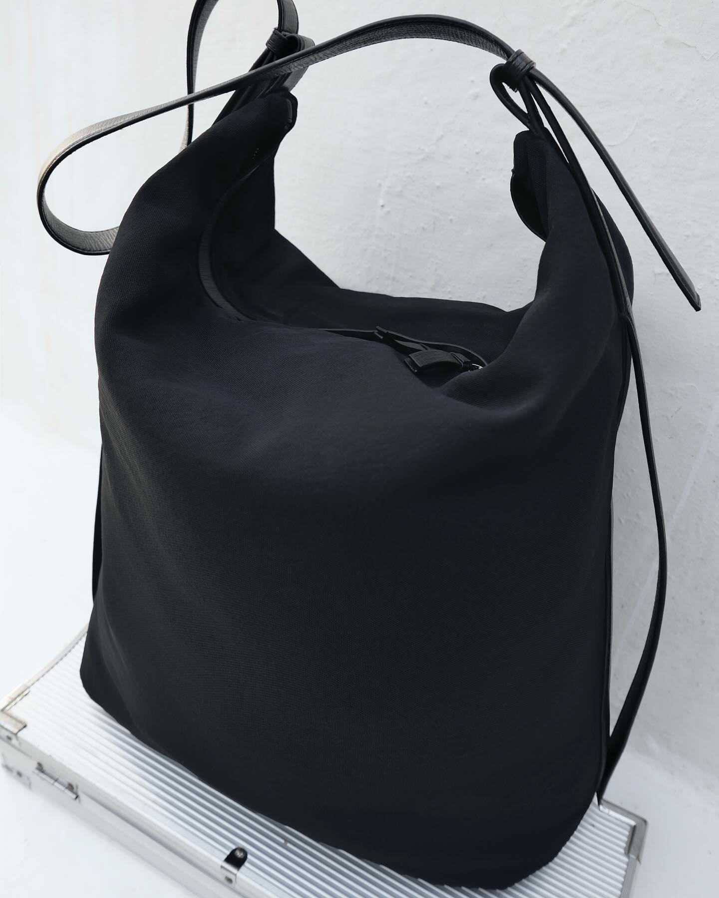 Airport Bag Medium in Black - 6
