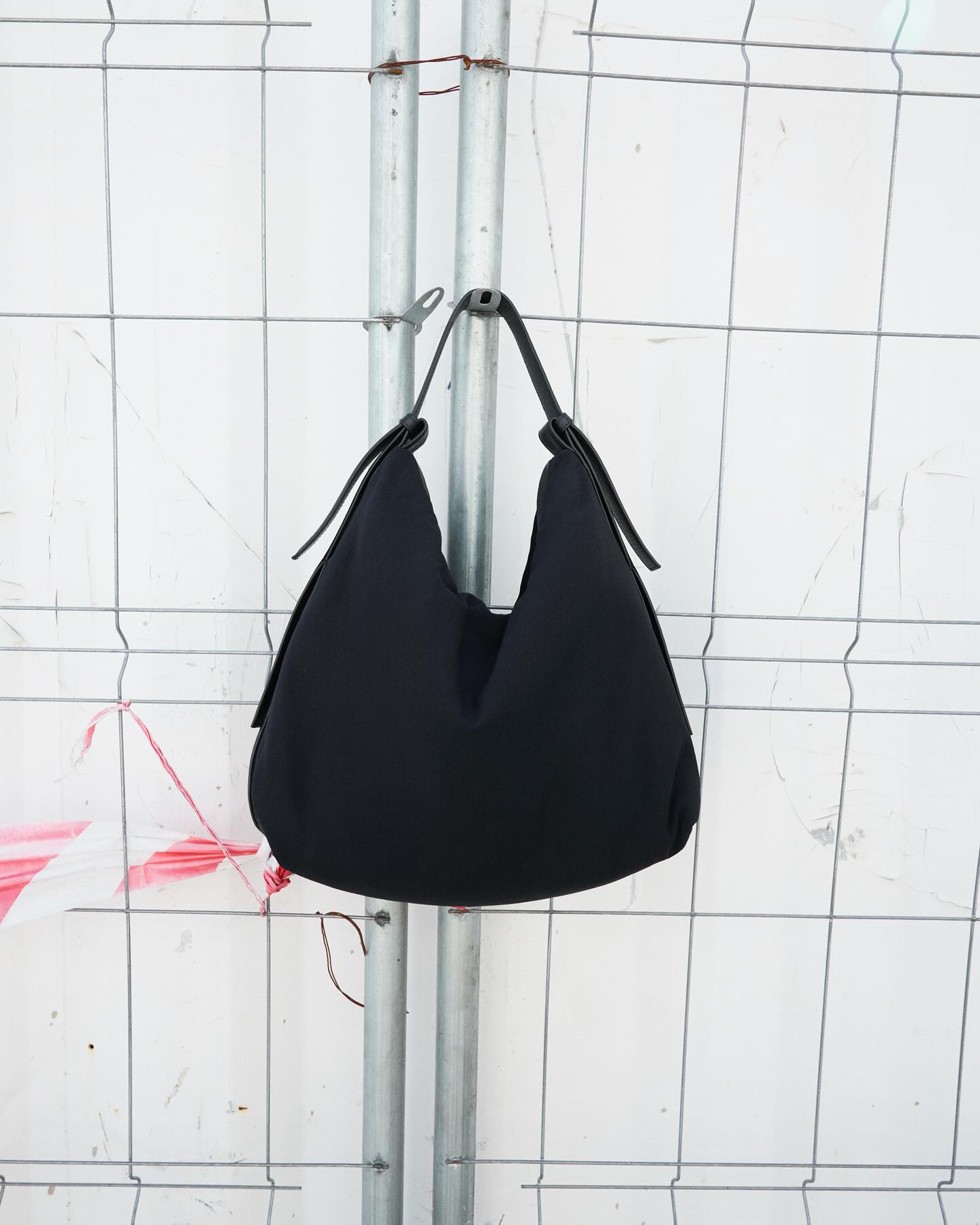Airport Bag Medium in Black - 7