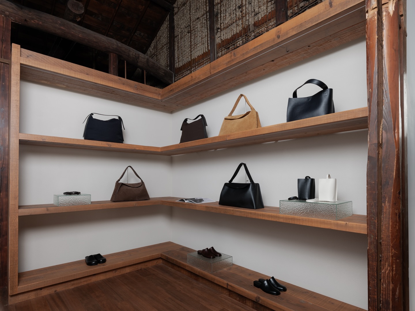 Standard Tote in Darkest Navy - 9