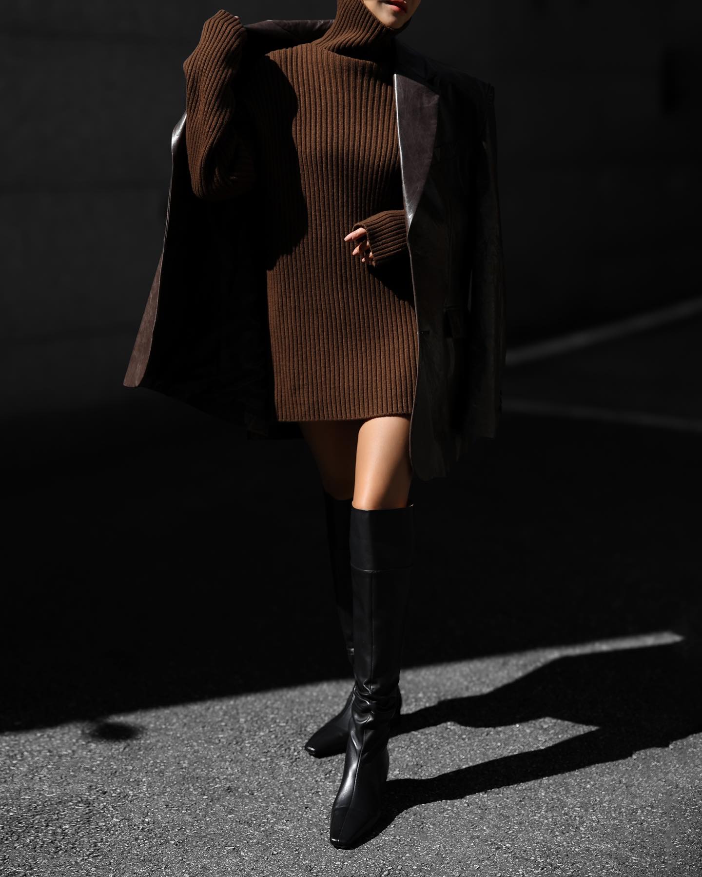 Utica Thin Turtleneck Sweater - Brown - 7