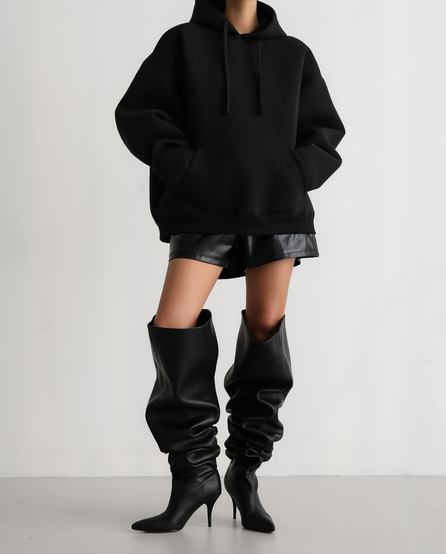 Easton Oversized Hoodie - Black - 11