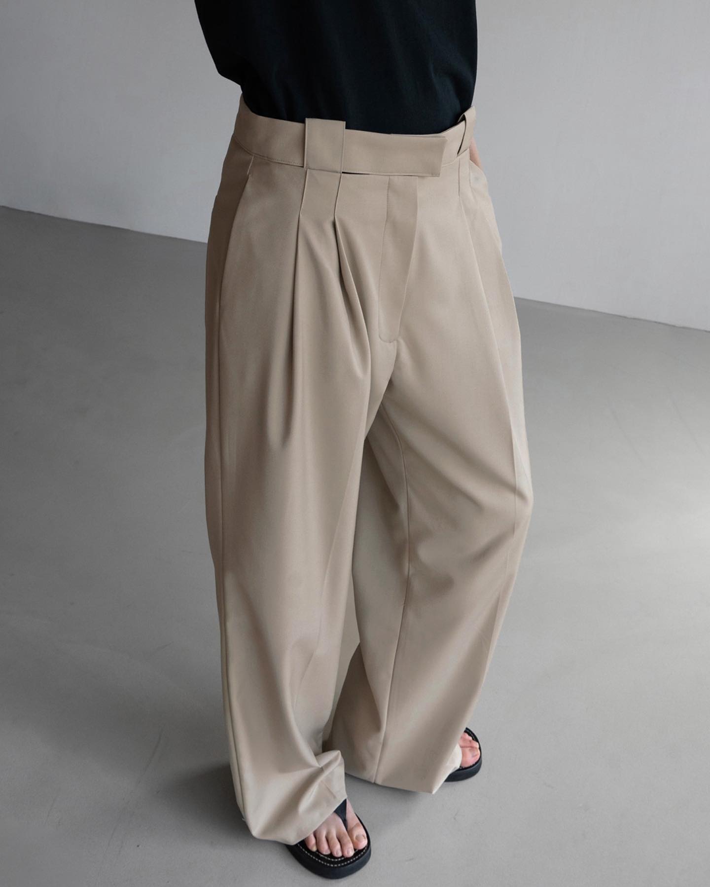 Dina Pleated Trousers - Khaki - 10