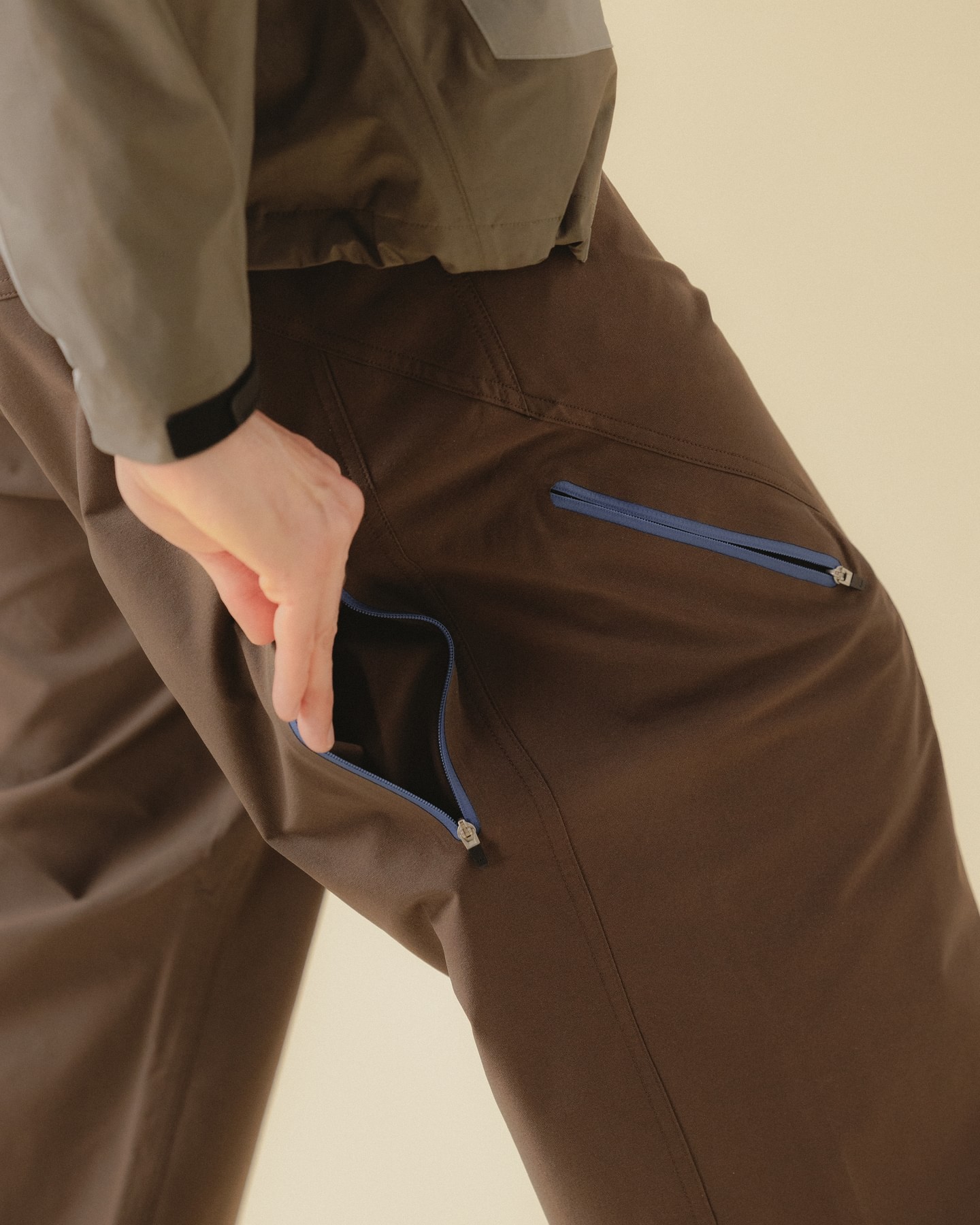 Still by Hand - Tapered Wool Blend Pants - Dark Brown - 10