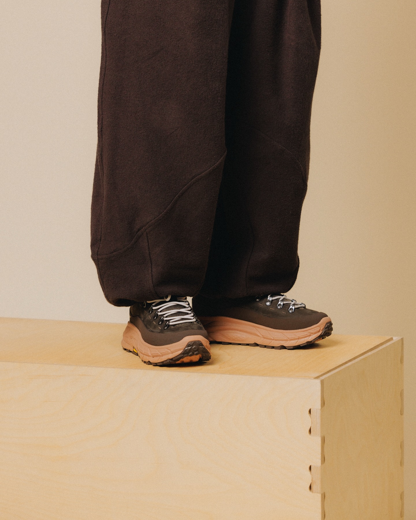 Still by Hand - Tapered Wool Blend Pants - Dark Brown - 5